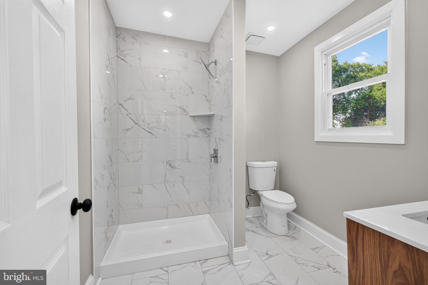 156 Front Property Photo 46