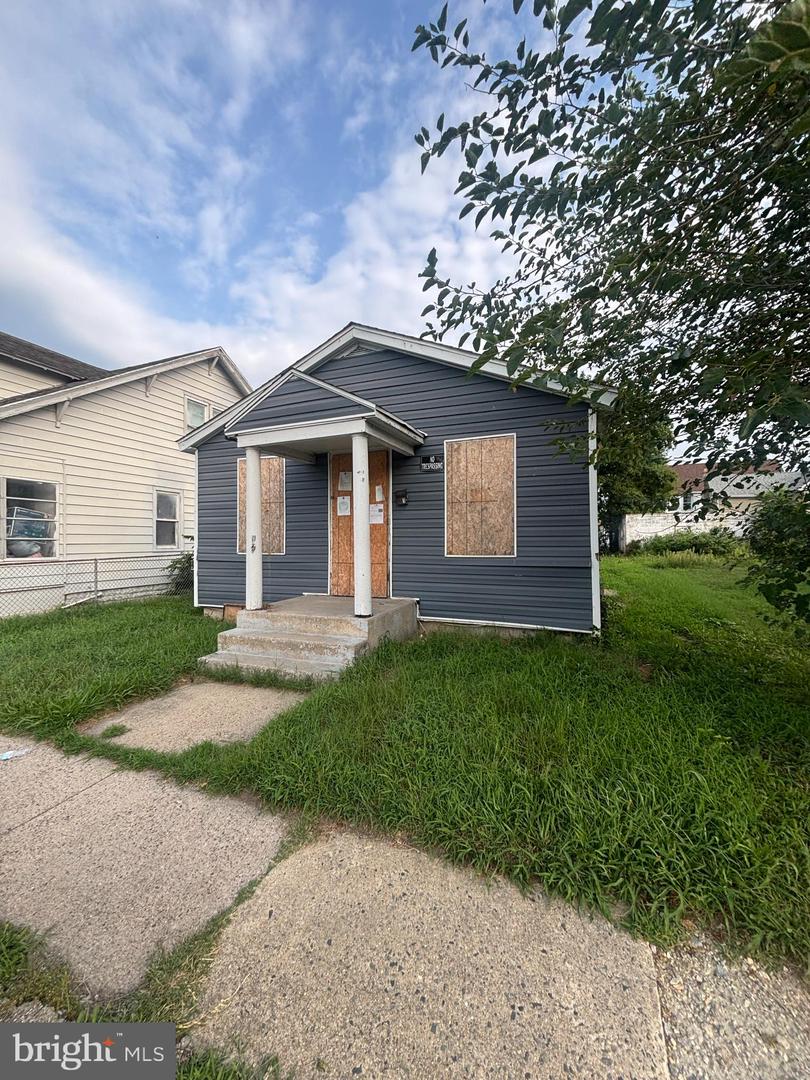 415 W Division St Property Photo 1