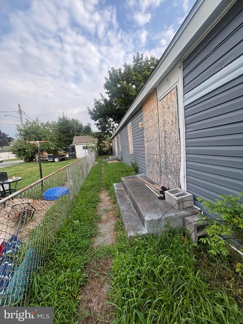 415 W Division St Property Photo 5