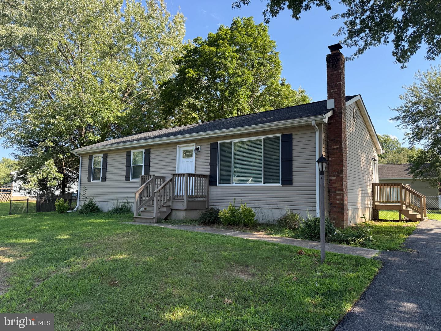 76 HACKBERRY DR