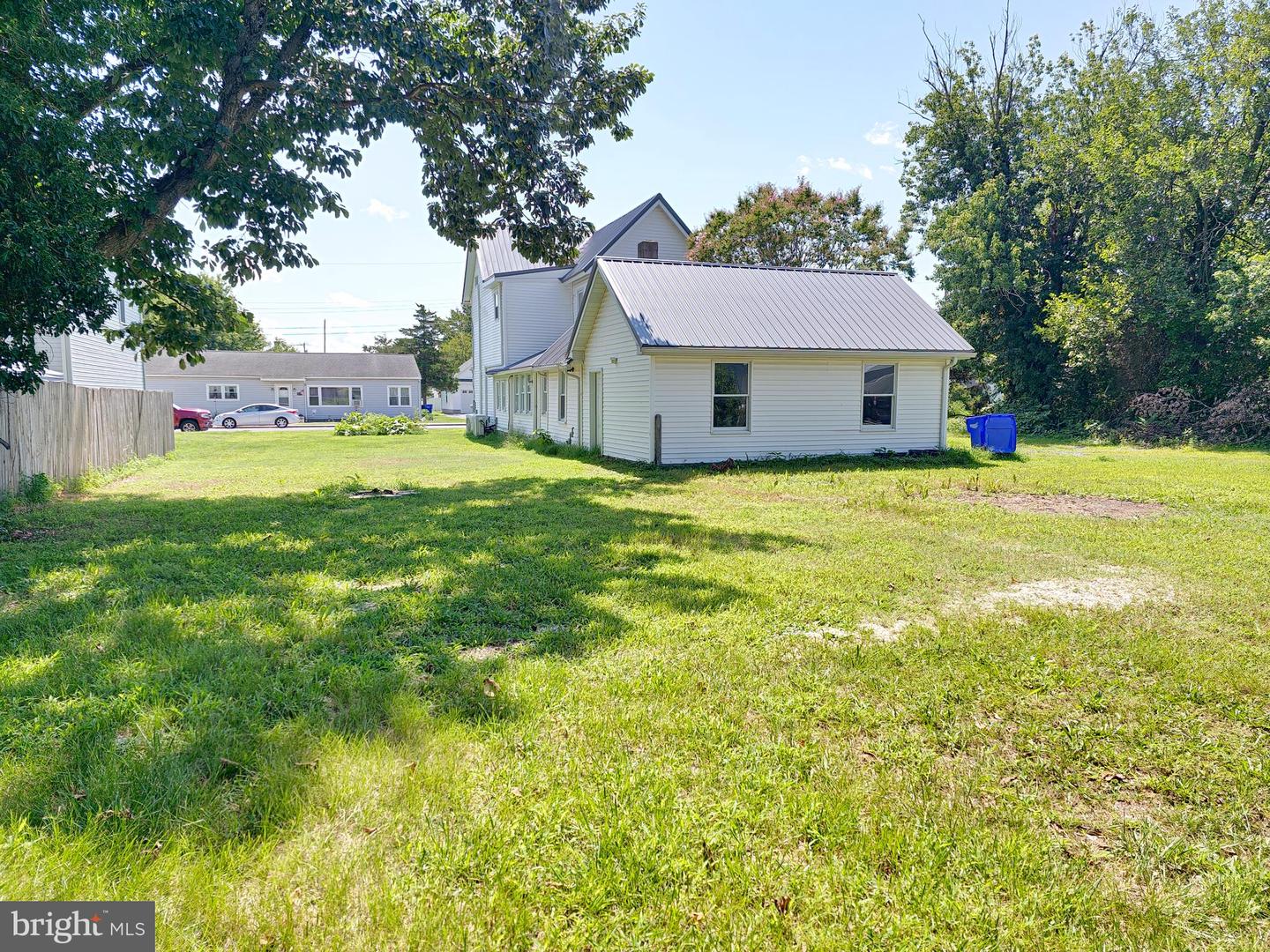 100 Third St Property Photo 4