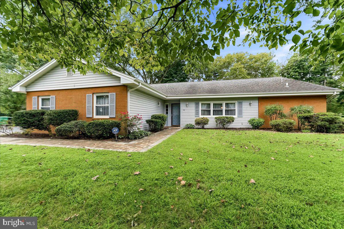1 W Fairways Cir Property Photo 1