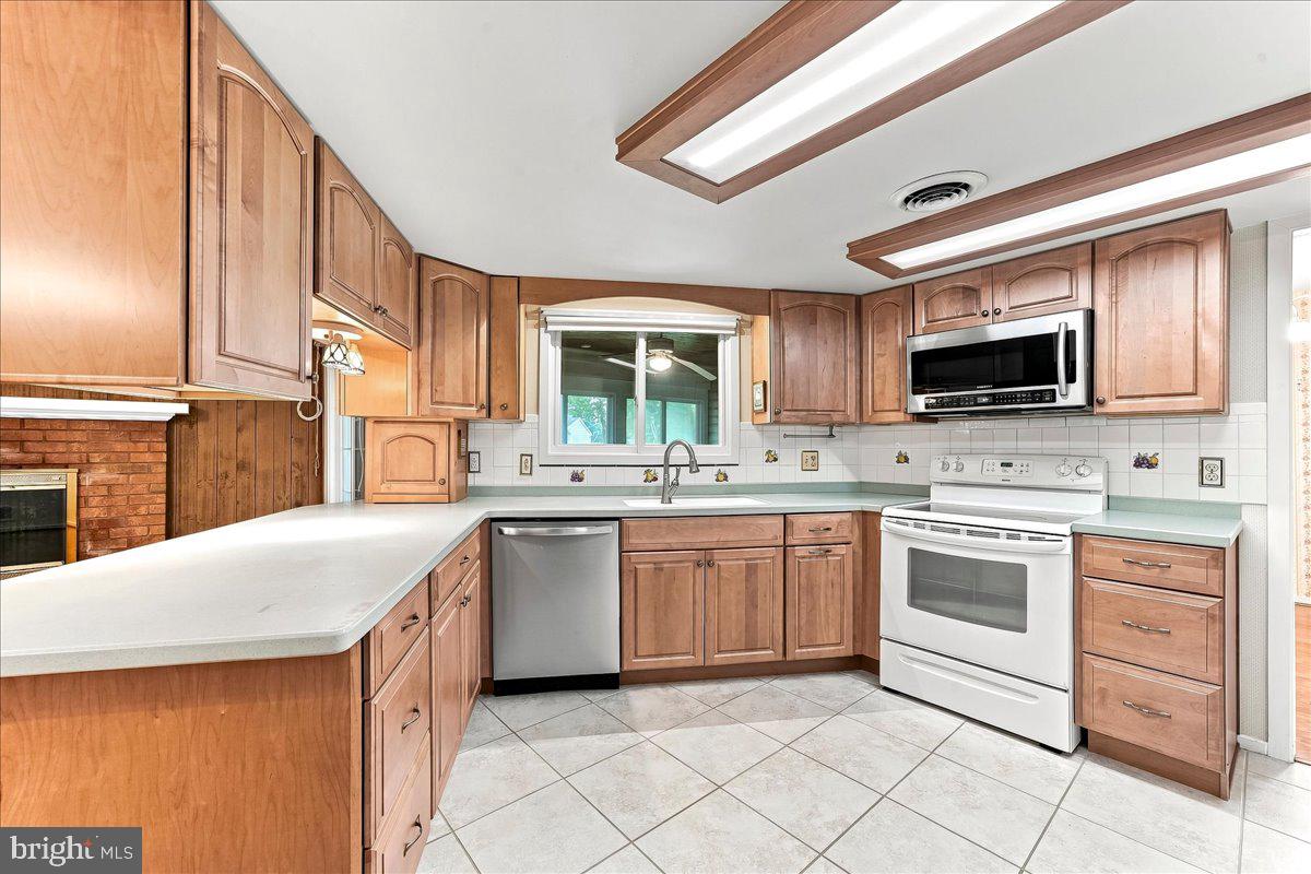 1 W Fairways Cir Property Photo 6