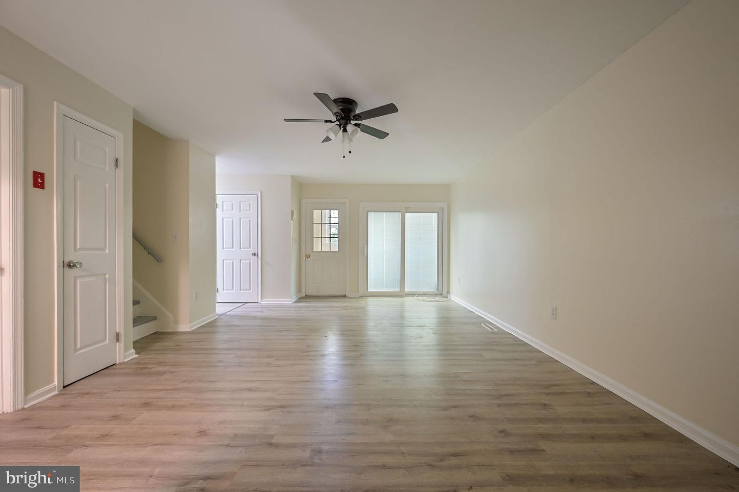 149 S Queen St Property Photo 3