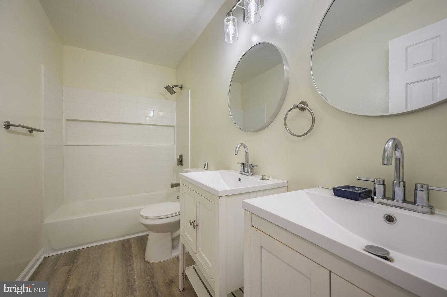 149 S Queen St Property Photo 6