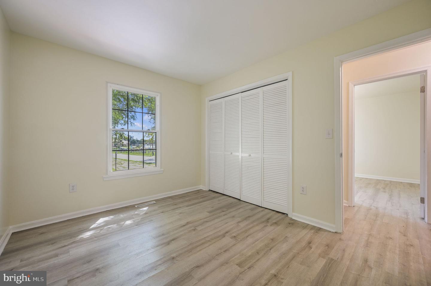 149 S Queen St Property Photo 8
