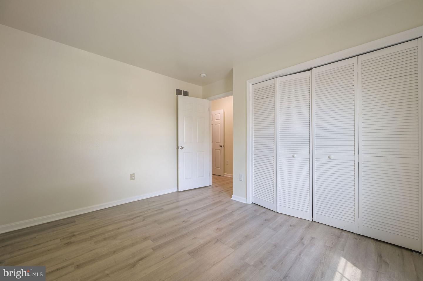 149 S Queen St Property Photo 9