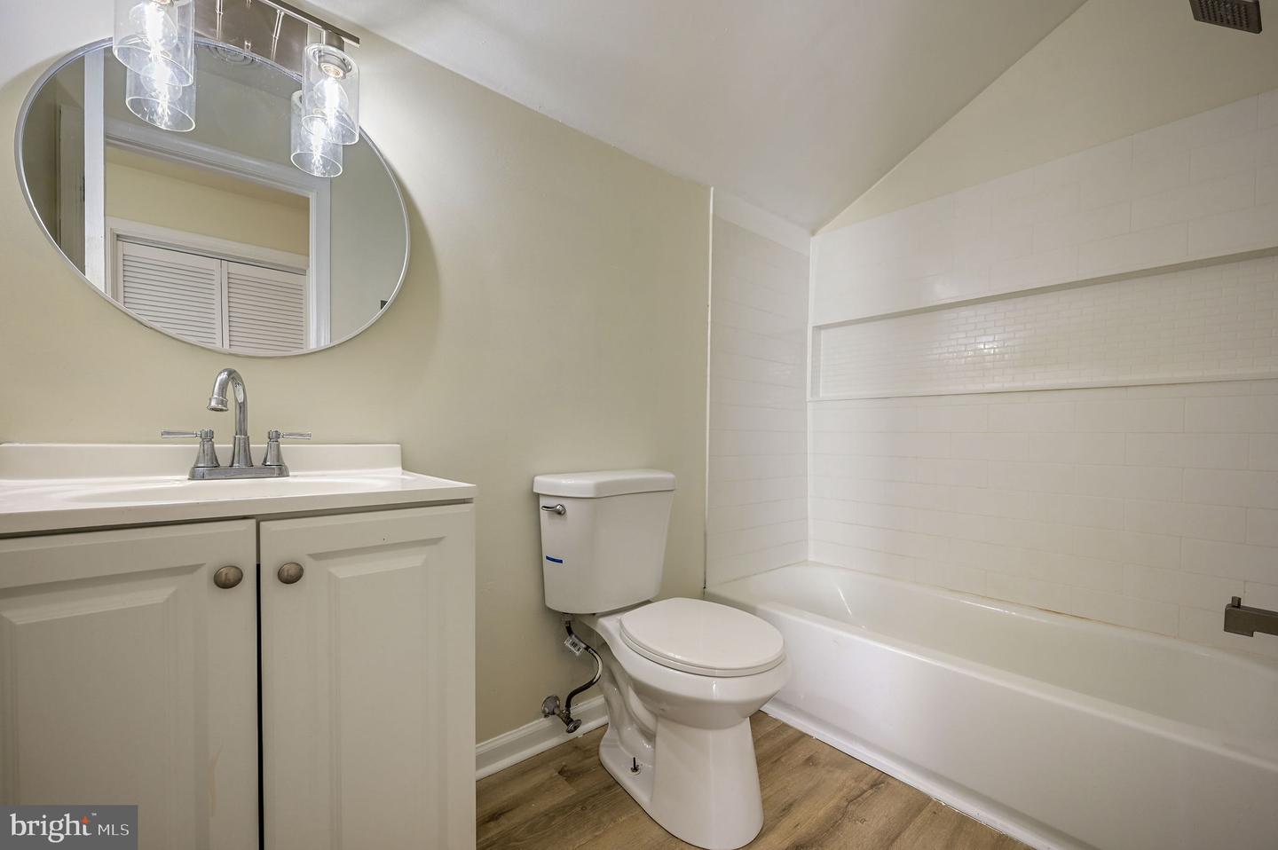 149 S Queen St Property Photo 11