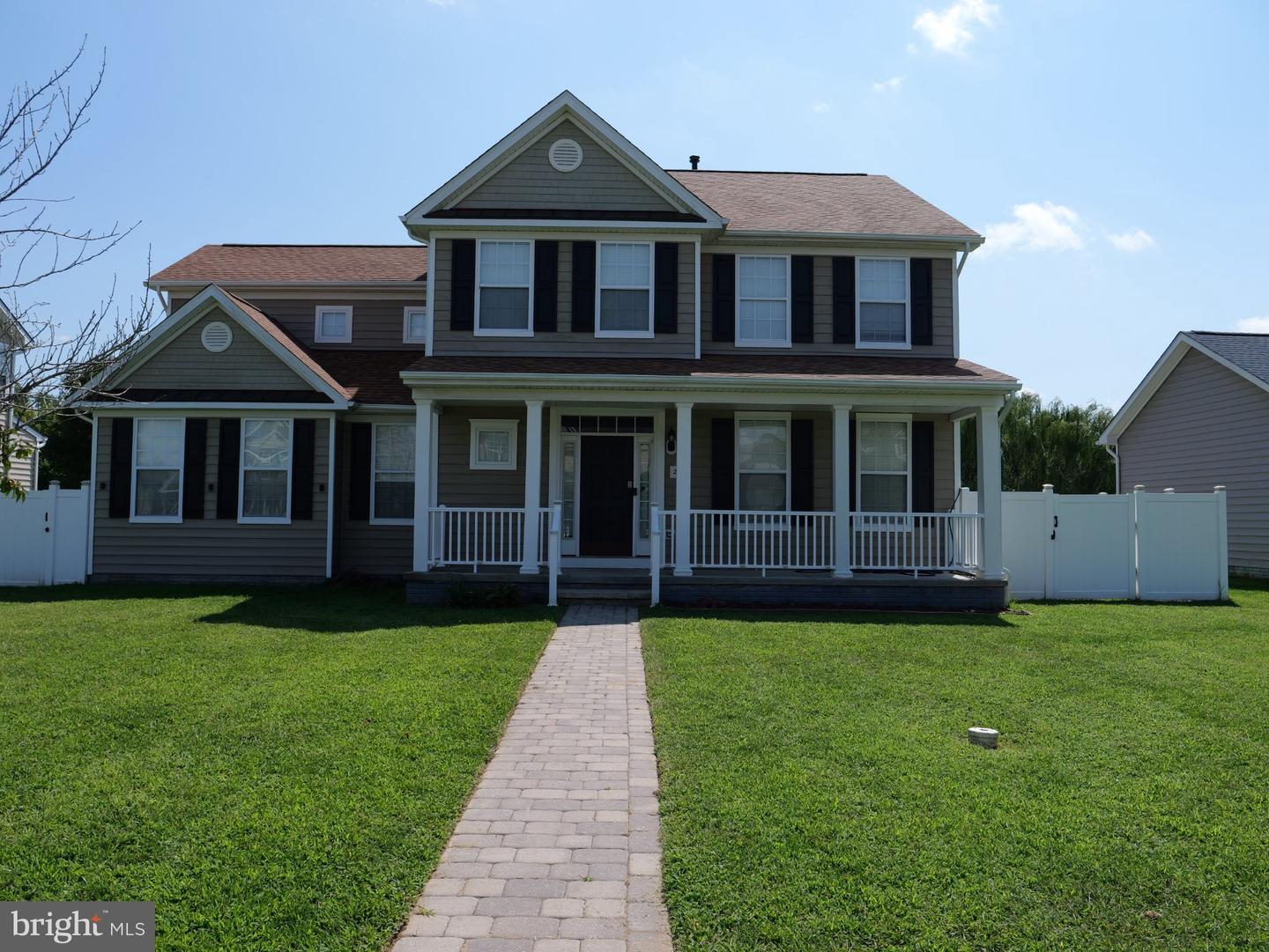 266 ROCKWOOD BLVD Property Photo 1