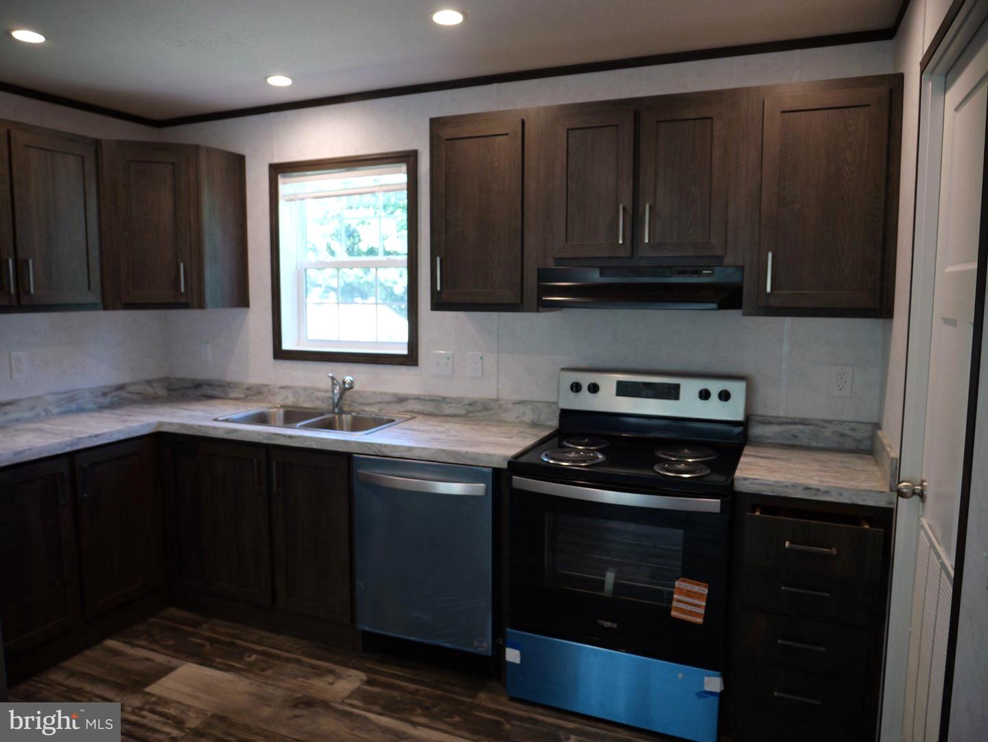 1354 Peachtree Property Photo 3
