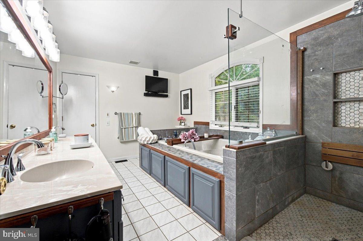 230 Buresch Dr Property Photo 41