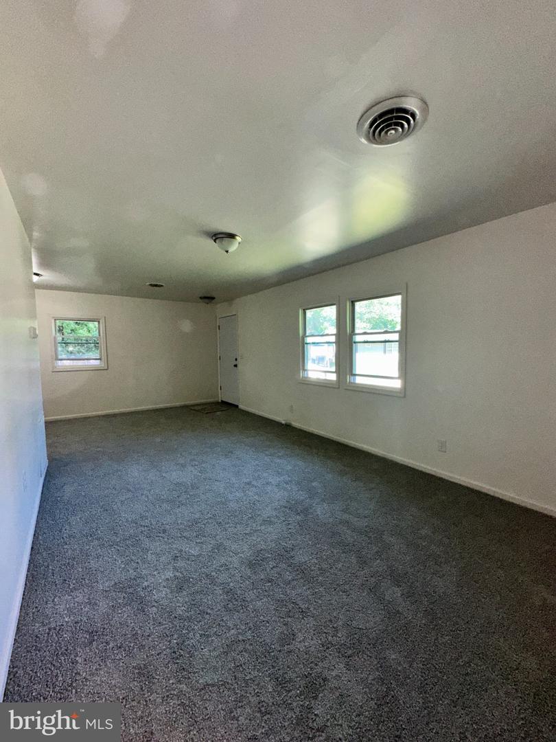 6 Washington Pl Property Photo 4