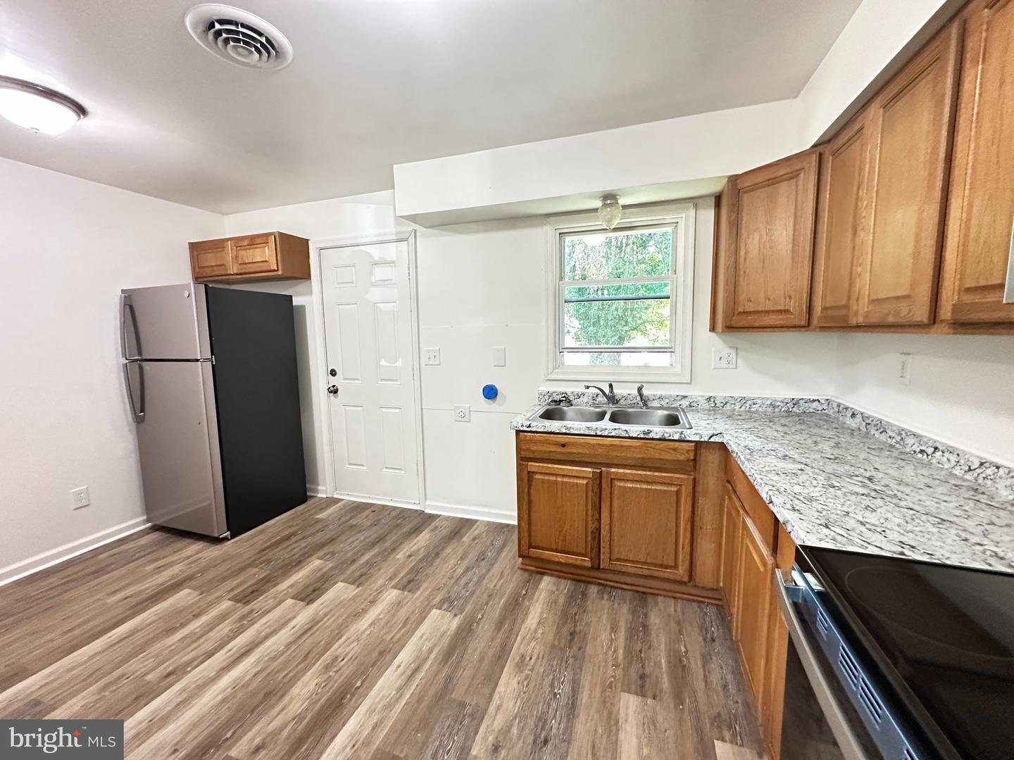 6 Washington Pl Property Photo 5