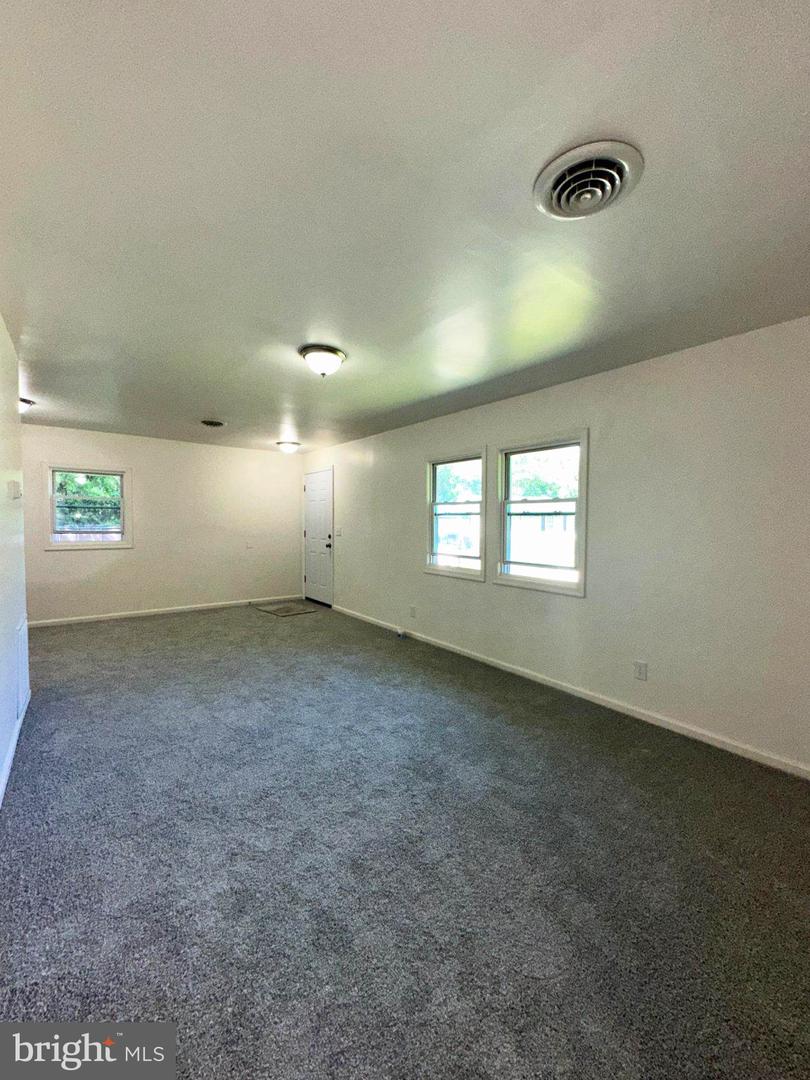 6 Washington Pl Property Photo 8