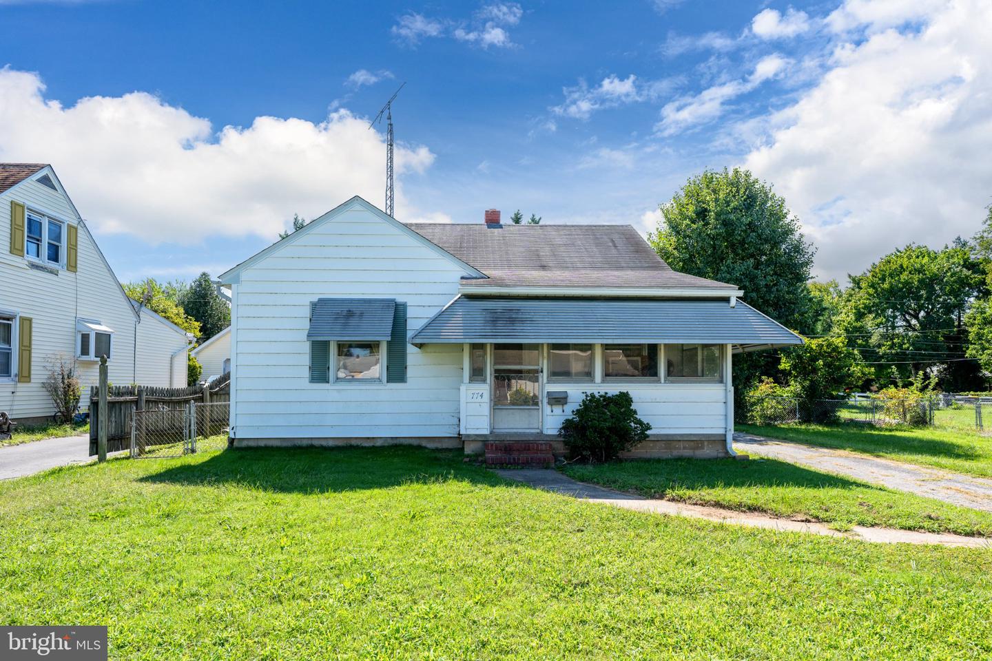 774 S HALSEY RD Property Photo 1
