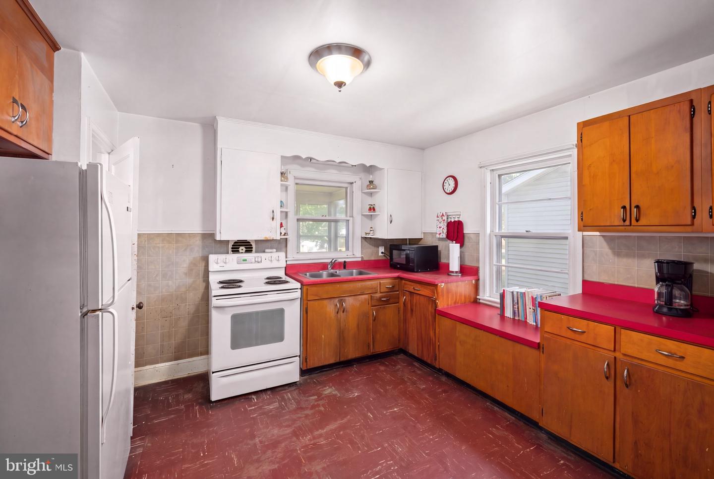 774 S Halsey Rd Property Photo 4