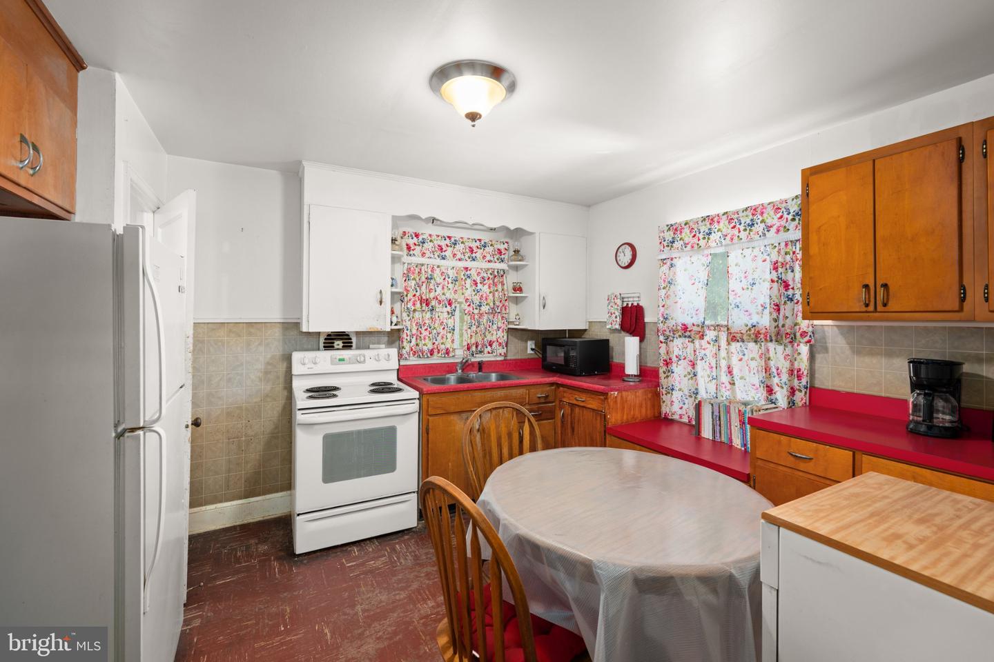 774 S Halsey Rd Property Photo 8
