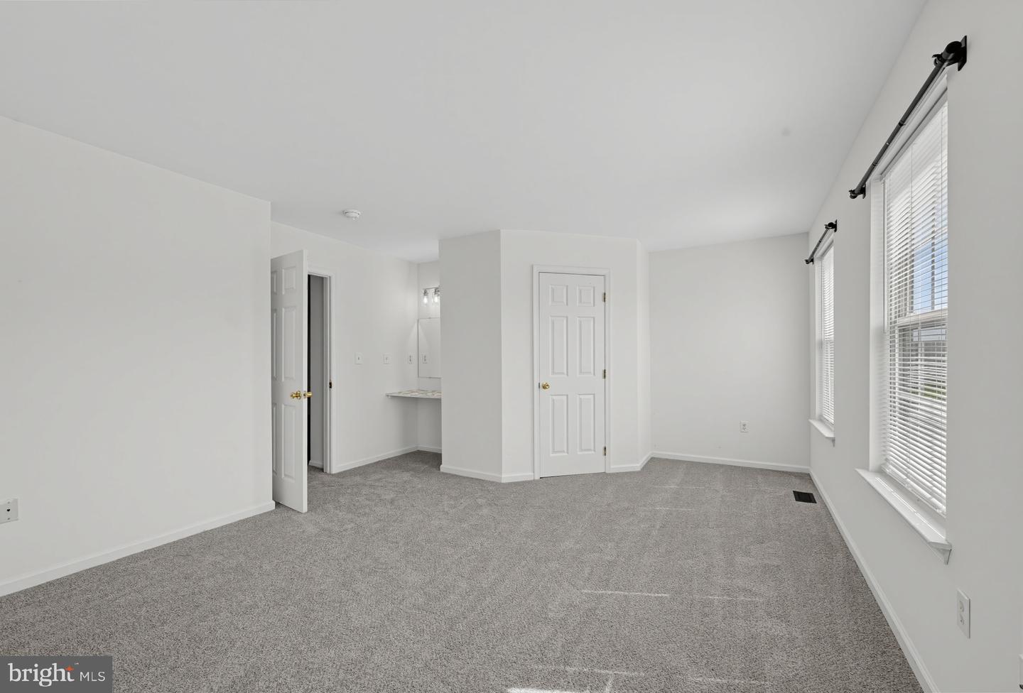 380 Addison Rd Property Photo 11