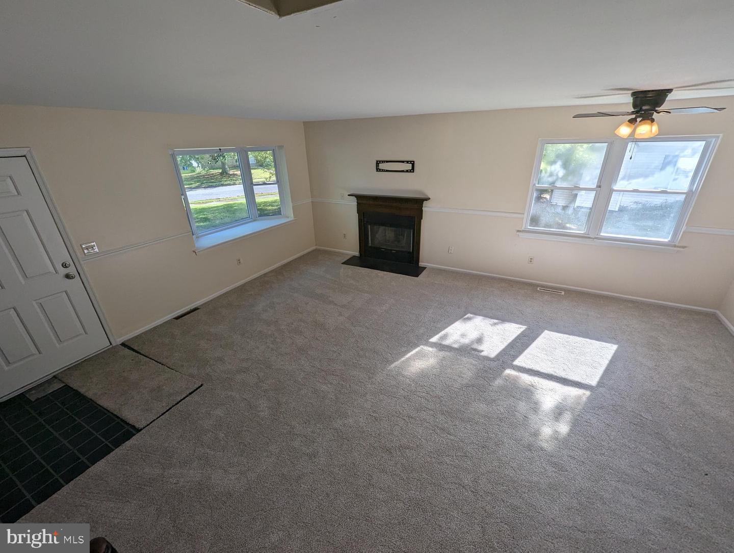 830 Woodcrest Dr Property Photo 2