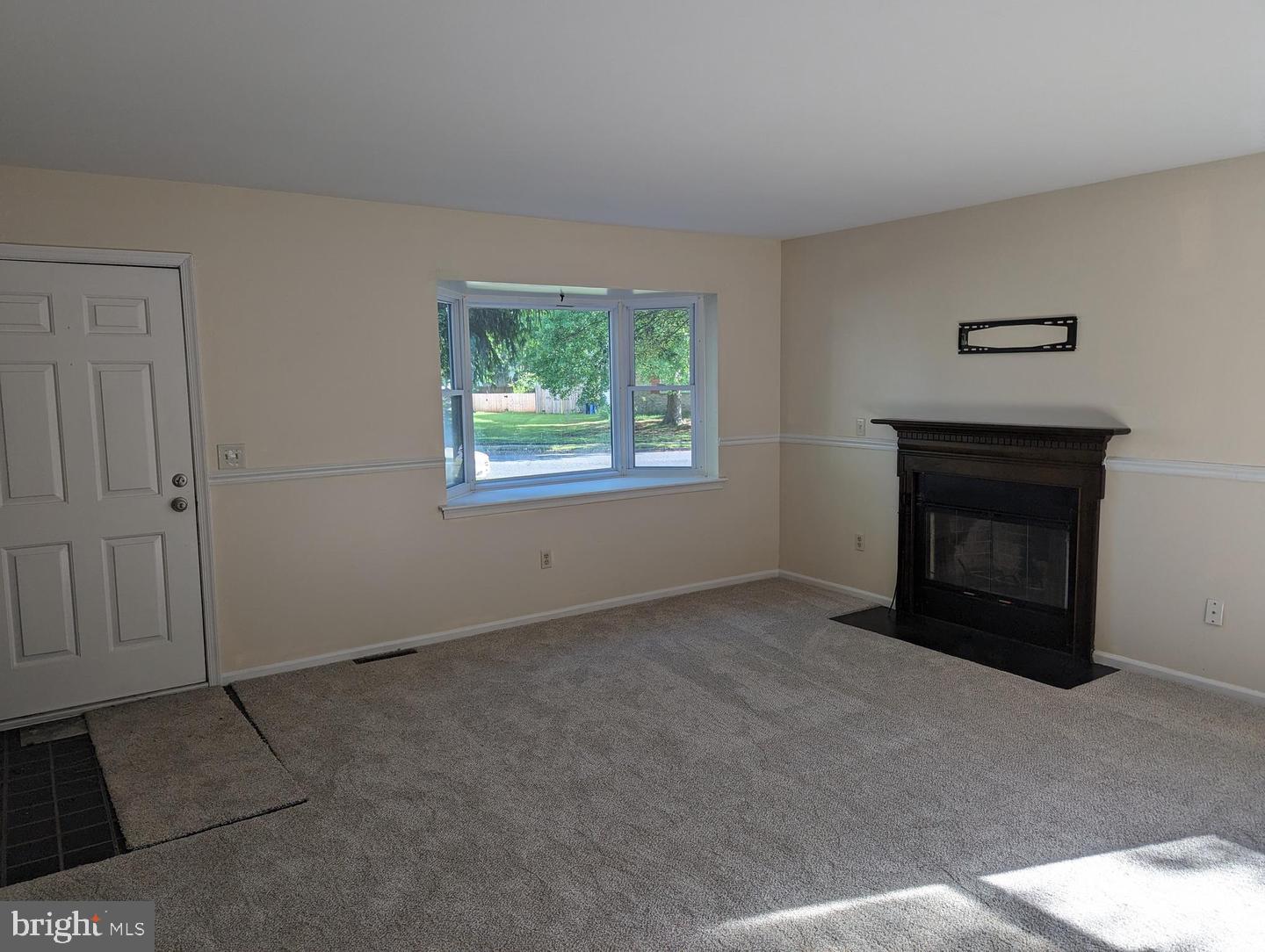 830 Woodcrest Dr Property Photo 5
