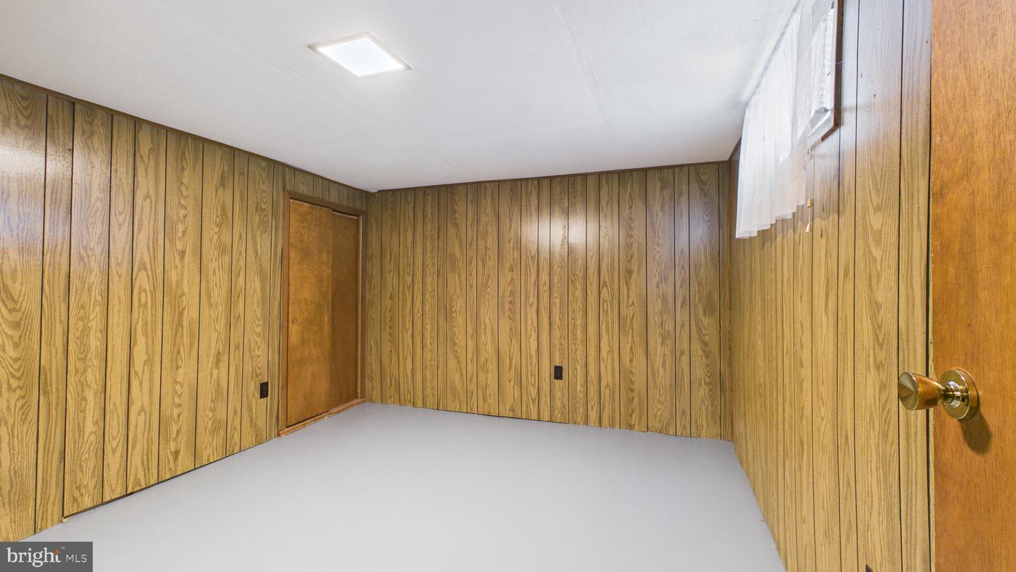 576 Crawford Ave Property Photo 45