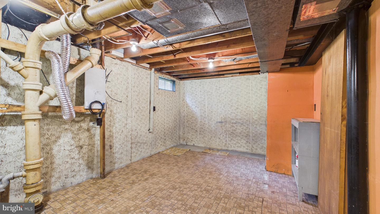 576 Crawford Ave Property Photo 49