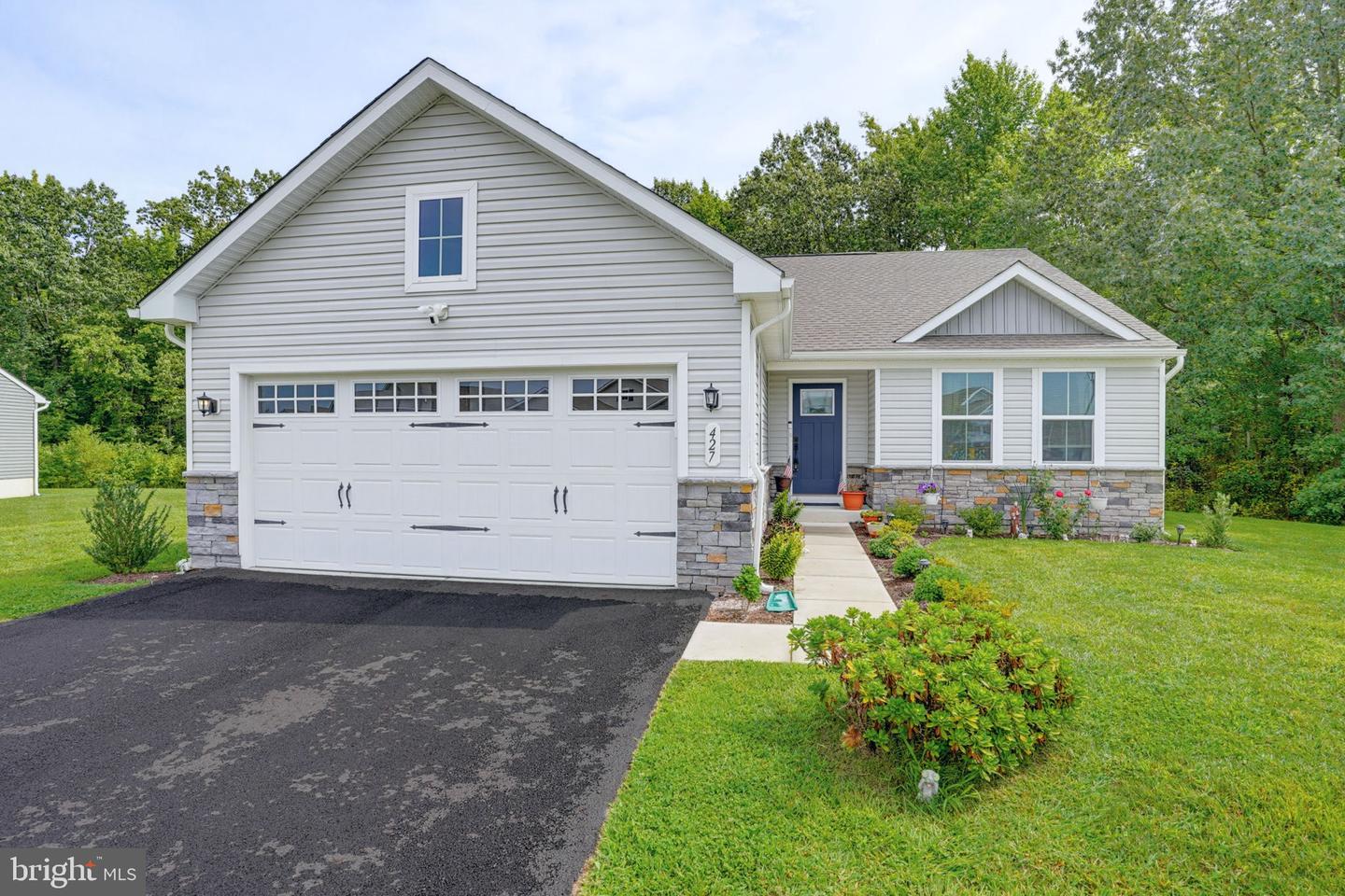 427 Alezach Dr Property Photo 4