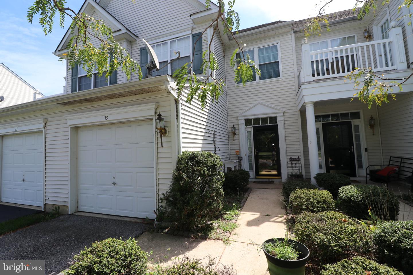 13 Halifax Ln Property Photo 1
