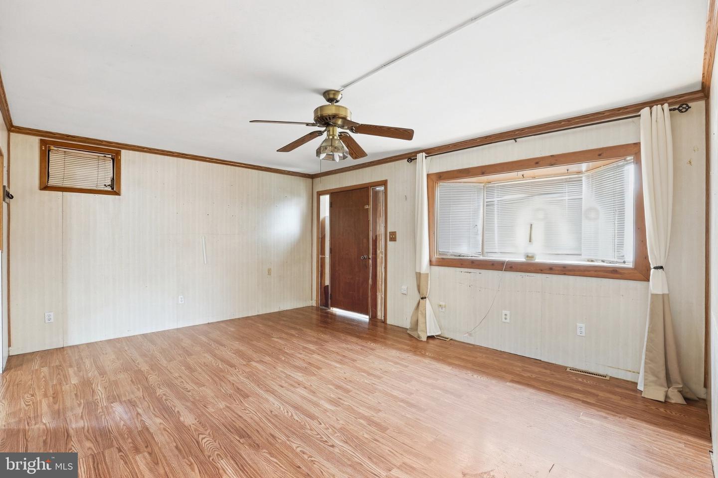 398 Ronald Ln Property Photo 3