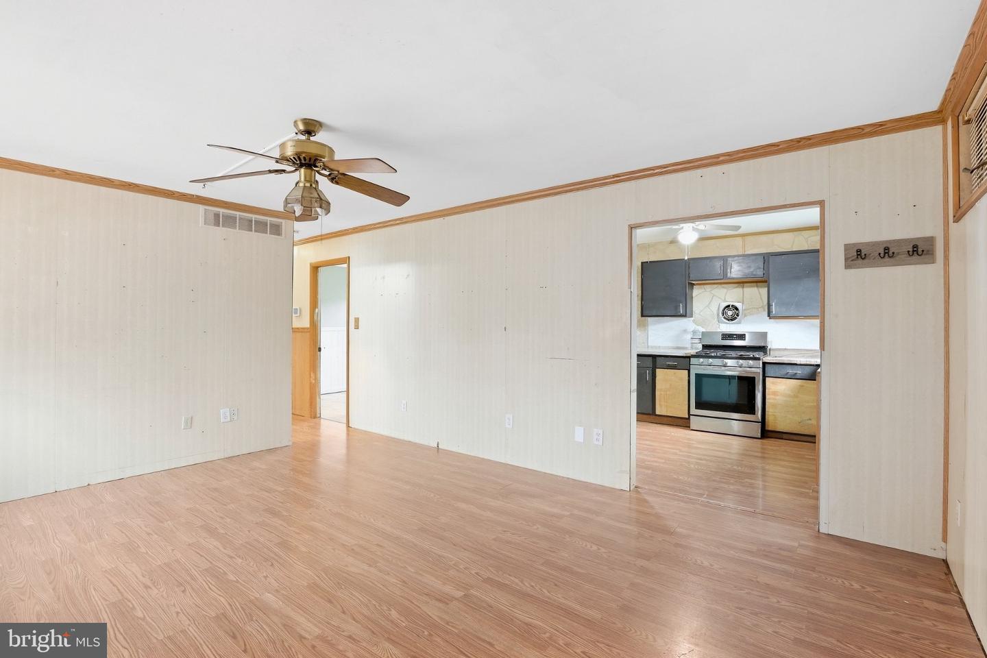 398 Ronald Ln Property Photo 4