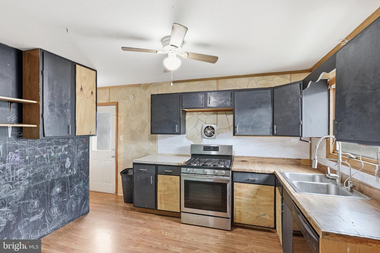 398 Ronald Ln Property Photo 5