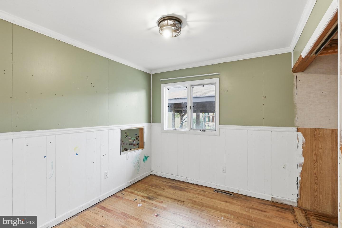 398 Ronald Ln Property Photo 6