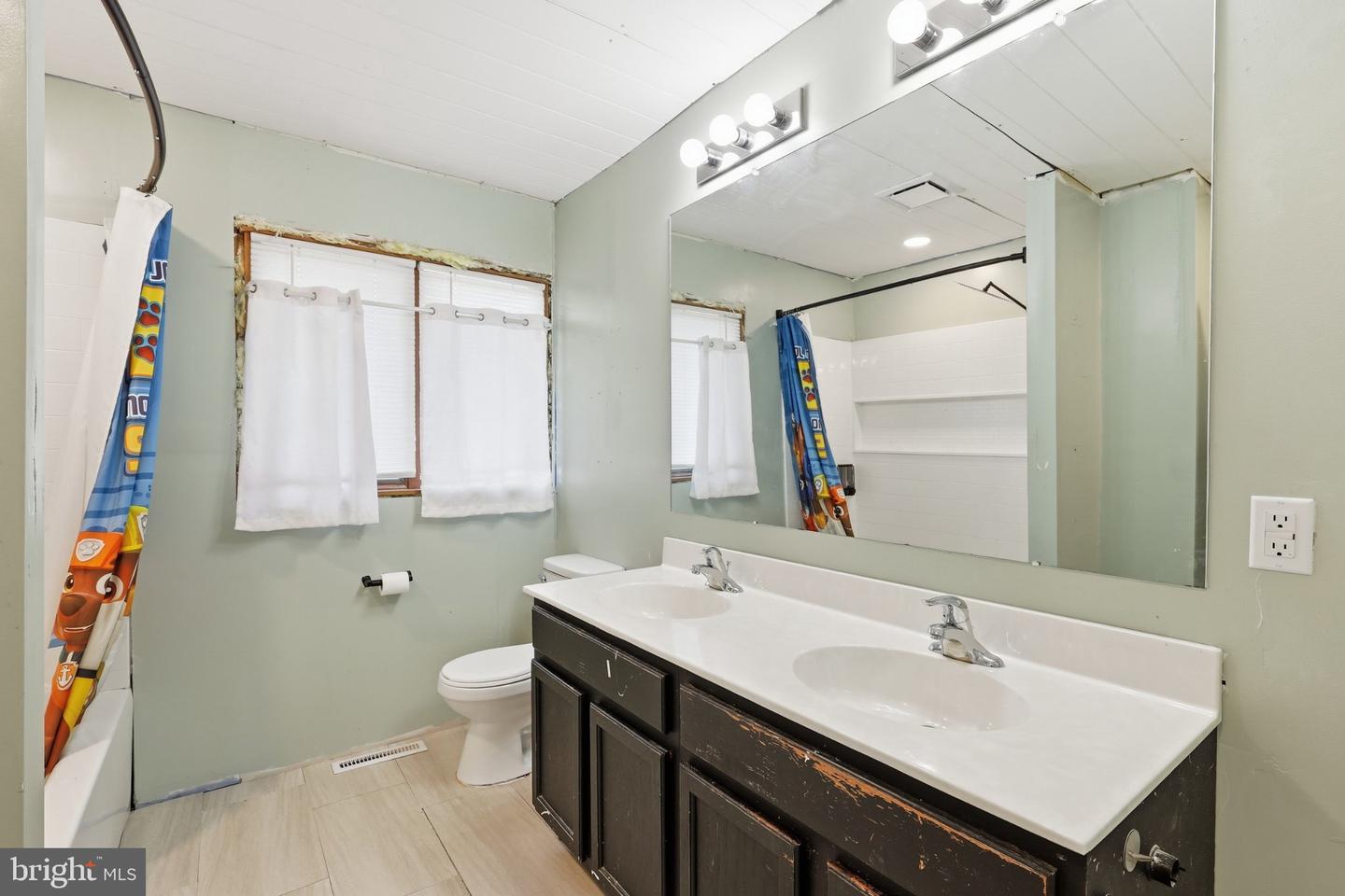 398 Ronald Ln Property Photo 9
