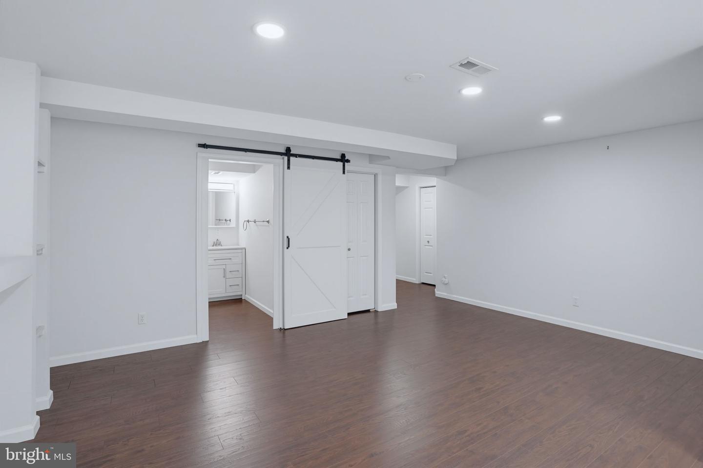 57 Houston St Property Photo 33