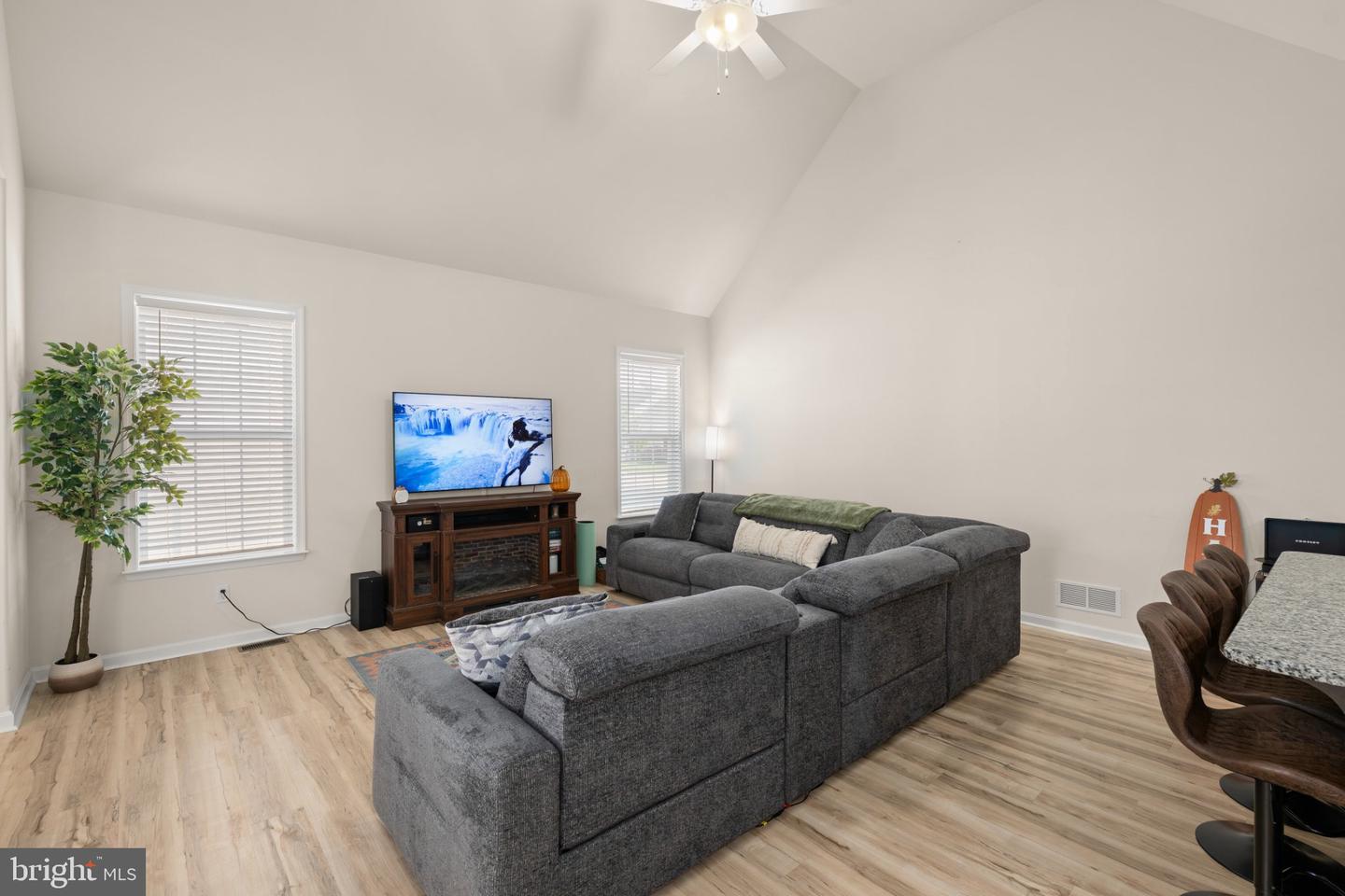 40 Clear Spring Ct Property Photo 3