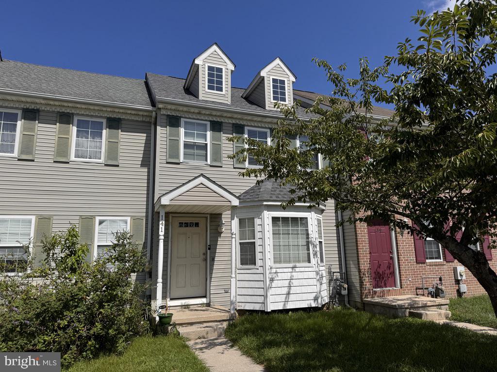 141 HOLMES ST Property Photo 1