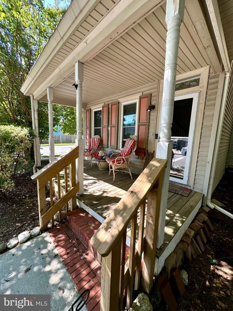 302 N Bradford St Property Photo 4