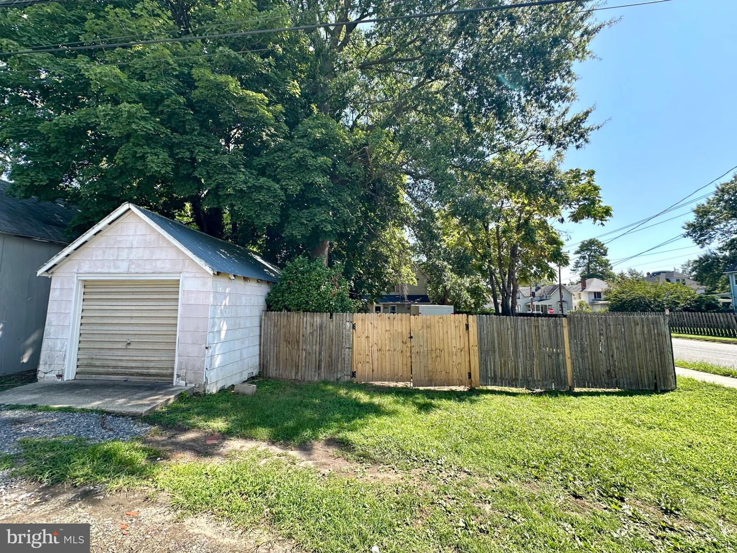 302 N Bradford St Property Photo 8