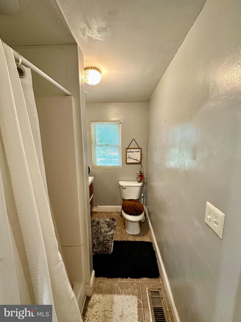 302 N Bradford St Property Photo 21
