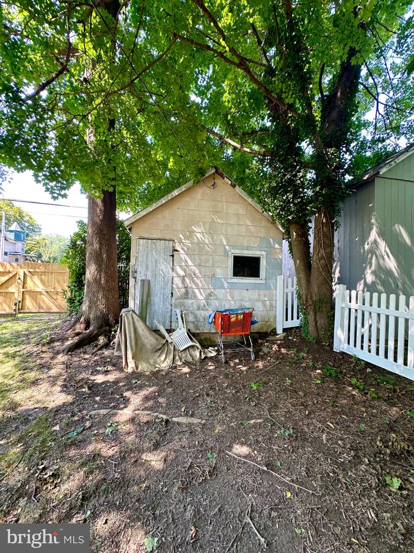 302 N Bradford St Property Photo 27