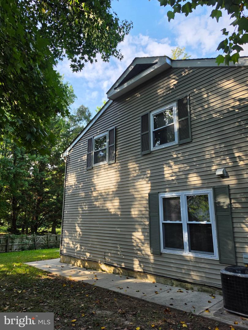 1412 Woodmill Dr Property Photo 3