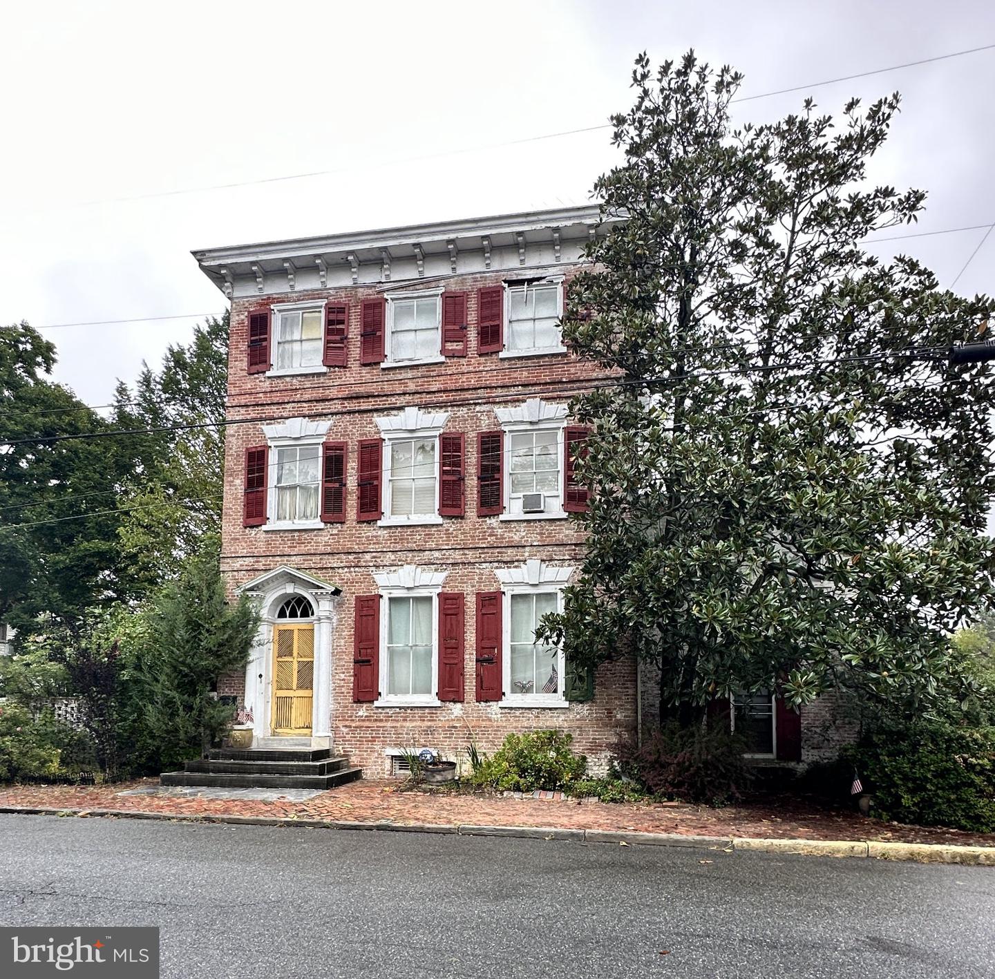 204 W MT VERNON ST Property Photo 1