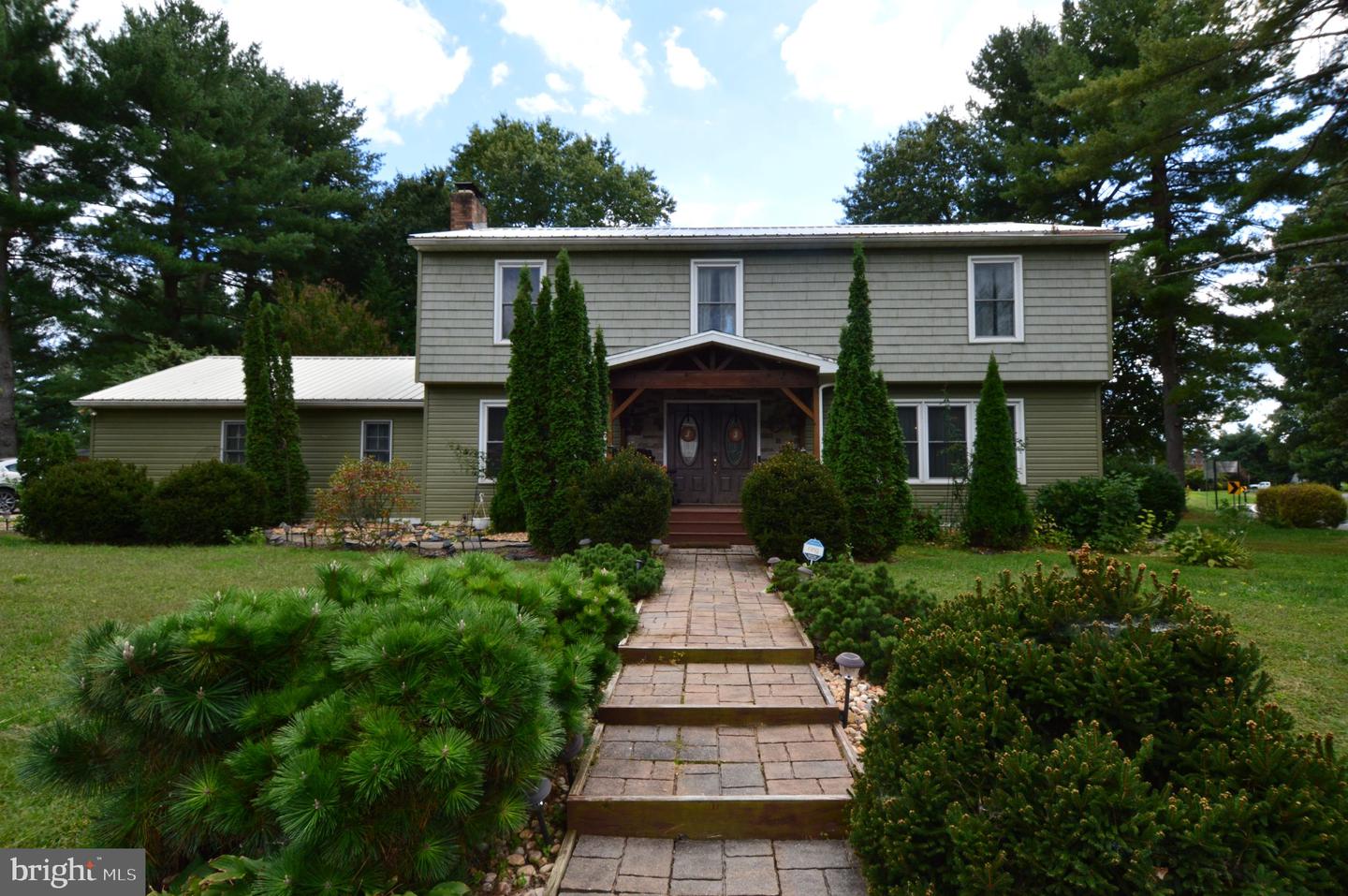 100 BROOKFIELD DR Property Photo 1