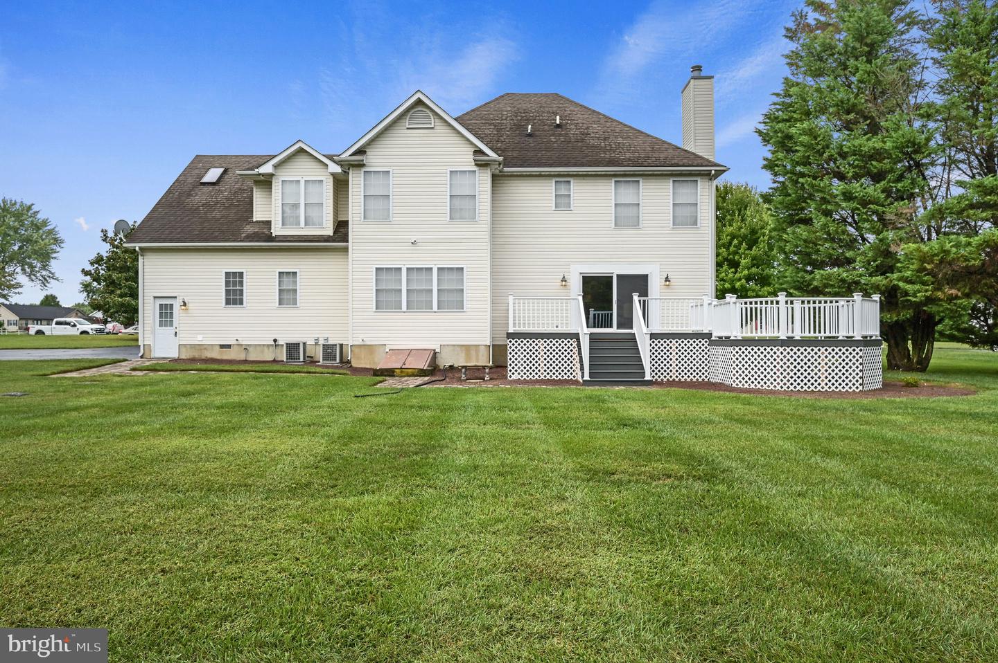101 Thornhill Ct Ct Property Photo 3
