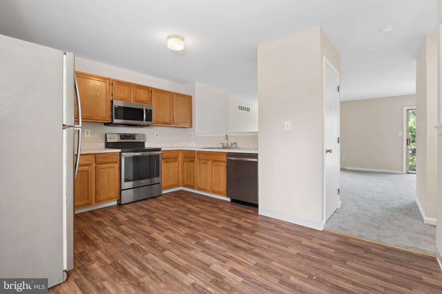 325 Charring Cross Dr Property Photo 5