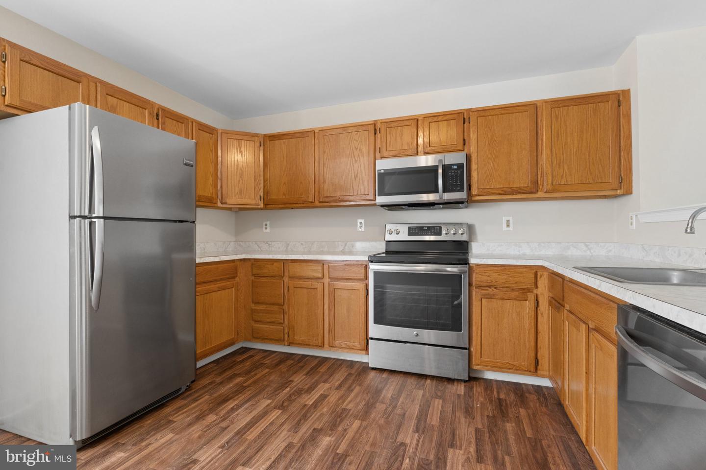 325 Charring Cross Dr Property Photo 6