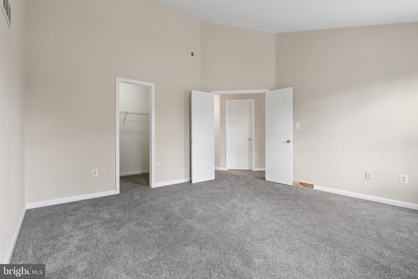 325 Charring Cross Dr Property Photo 13