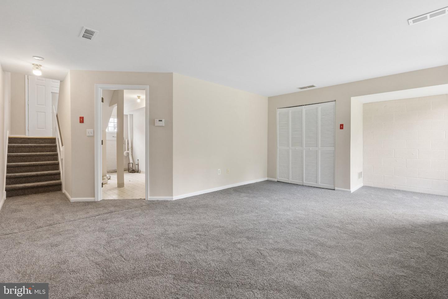 325 Charring Cross Dr Property Photo 15