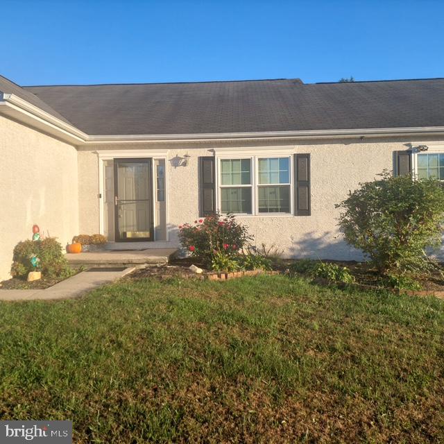 70 London Dr Property Photo 1