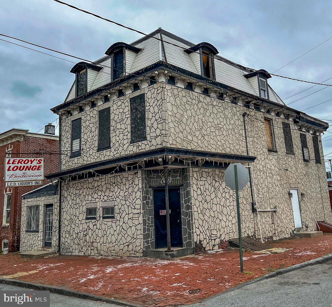 1300 N Claymont St Property Photo 2